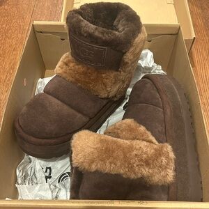 Classic chillapeak UGG boots. Size 7. New.